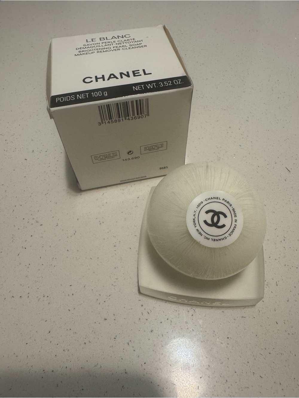 💯 Auth CHANEL soap with holder